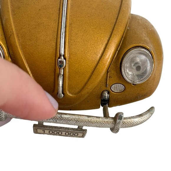 Burago 1955 Gold Volkswagon Beetle Diecast Car with Stand - Picture 8 of 12